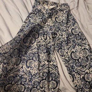 Fun pants with wide slit